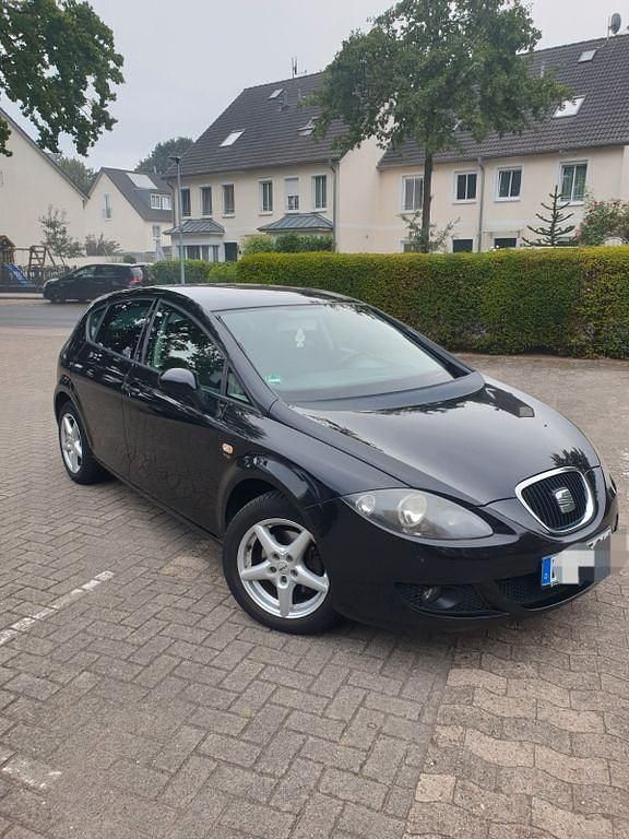 Schwarz Gebraucht 2009 Seat Leon Limousine | 1.999 € (Guter Preis) - Bild 1/4