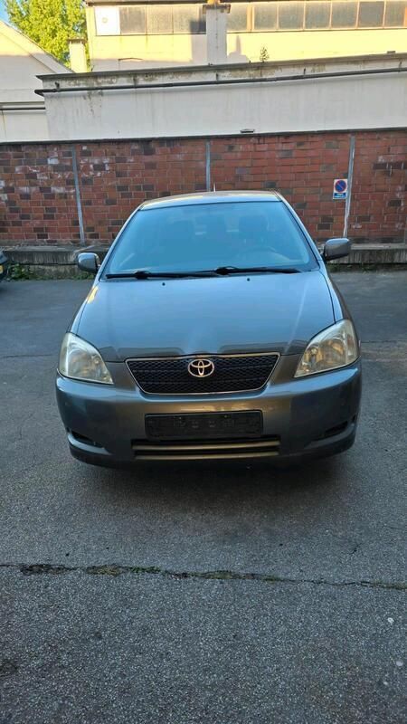 Grün Gebraucht 2002 Toyota Corolla Limousine | 1.400 € (Guter Preis) - Bild 1/4