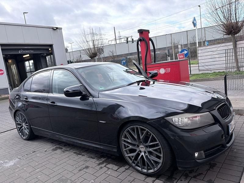 Gebraucht BMW 330 M Sport 258 PS (189 kW) 2011 Schwarz Limousine
