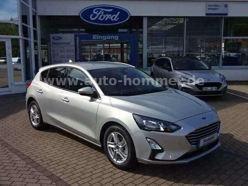 Polarsilber metallic (metallic) Gebraucht 2021 Ford Focus Cool & Connect Limousine | 15.750 € (Fairer Preis) - Bild 1/4