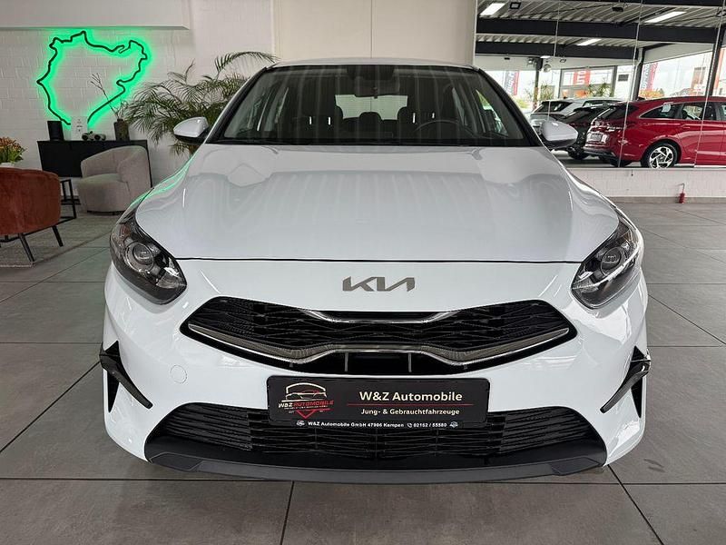 Gebraucht Kia Ceed 160 PS (117 kW) 2022 Weiß Kleinwagen
