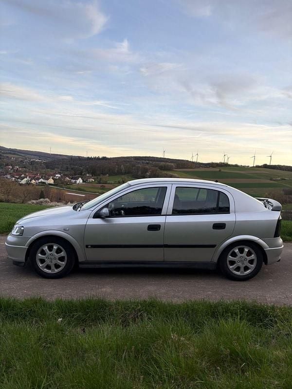 Second-hand Opel Astra 86 CP (63 kW) 2001 Argintiu Berlinǎ