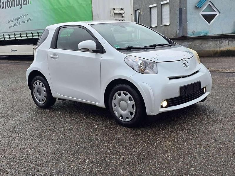 Gebraucht Toyota iQ 68 PS (50 kW) 2009 White pearl cs Kleinwagen