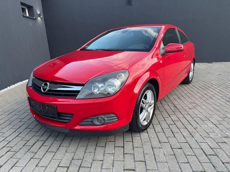 Rot Gebraucht 2006 Opel Astra GTC Sport Limousine | 2.290 € (Fairer Preis) - Bild 1/4
