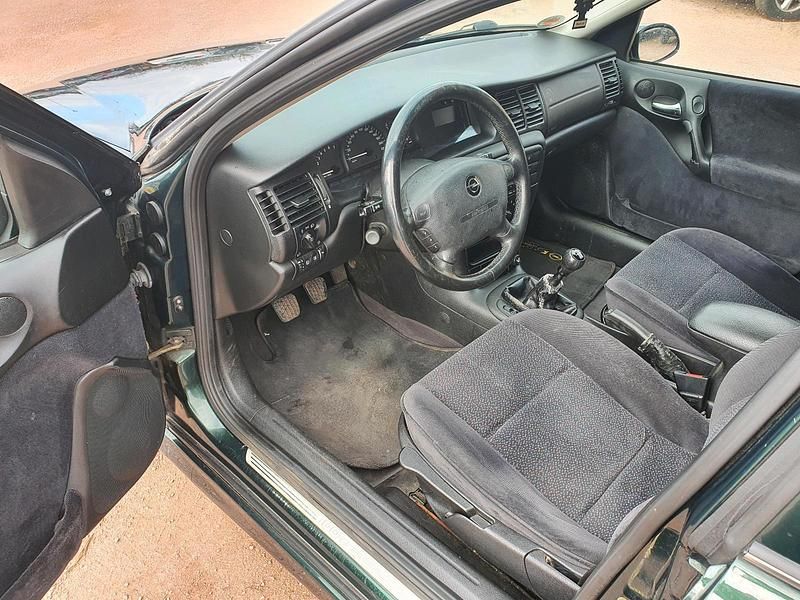 Gebraucht Opel Vectra 101 PS (74 kW) 2001 Grün Limousine