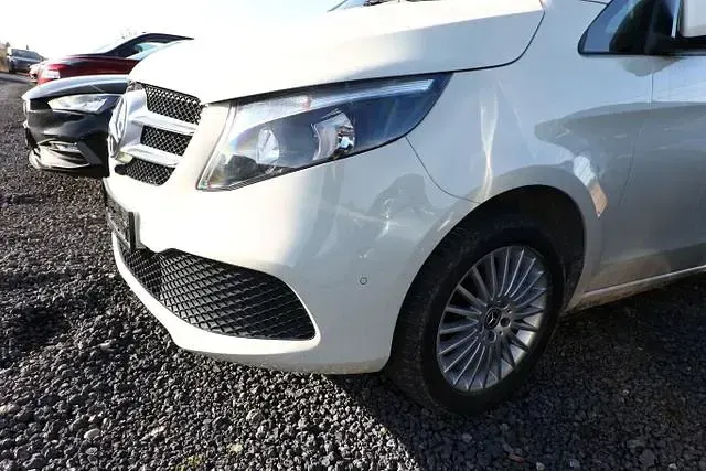 Gebraucht Mercedes V220 163 PS (119 kW) 2021 Kieselgrau kieselgrau Van / Kleinbus