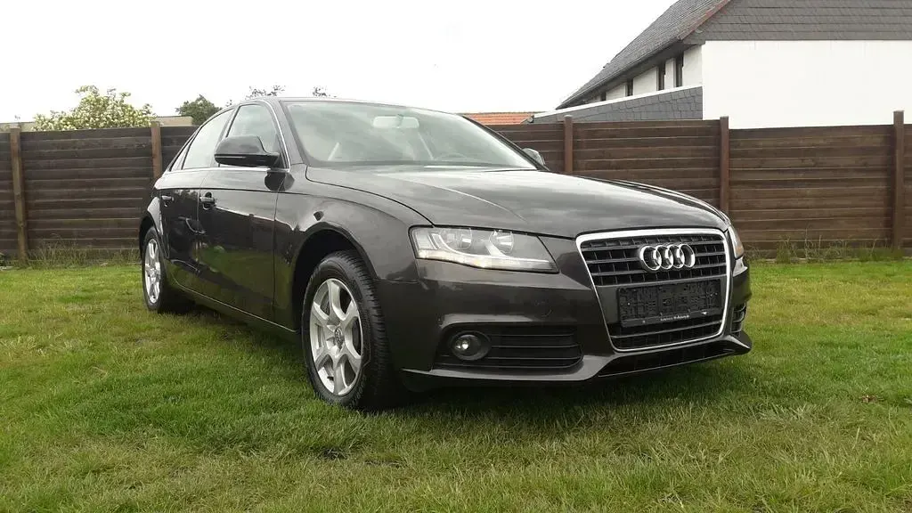 Używany Audi A4 Ambiente 160 KM (117 kW) 2009 Szary Sedan/Limuzyna