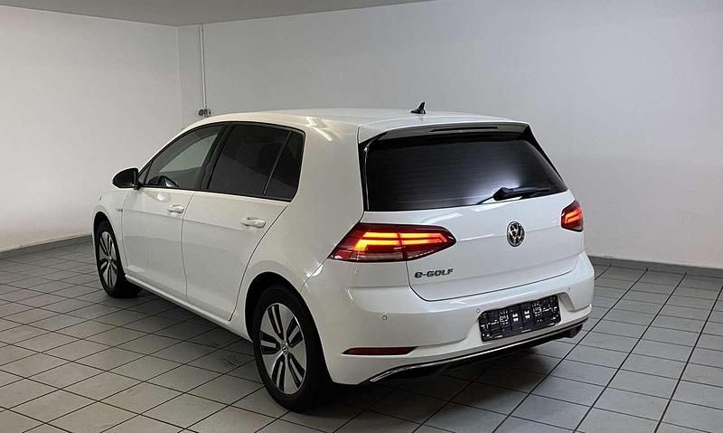 Gebraucht VW e-Golf 100 kW (136 PS) 2019 Pure white Kleinwagen
