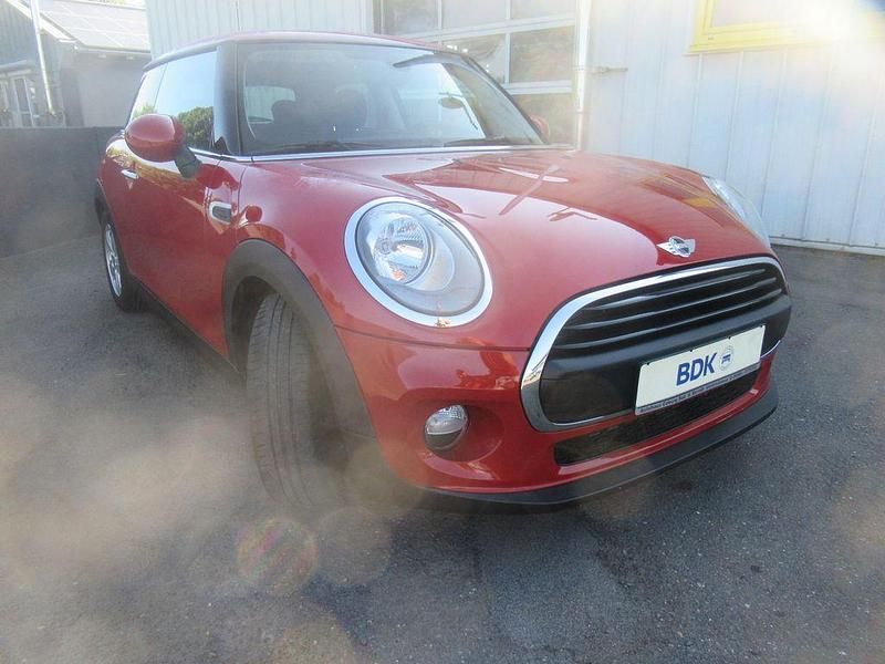 Gebraucht Mini ONE 102 PS (75 kW) 2016 Blazing red ii metallic Kleinwagen
