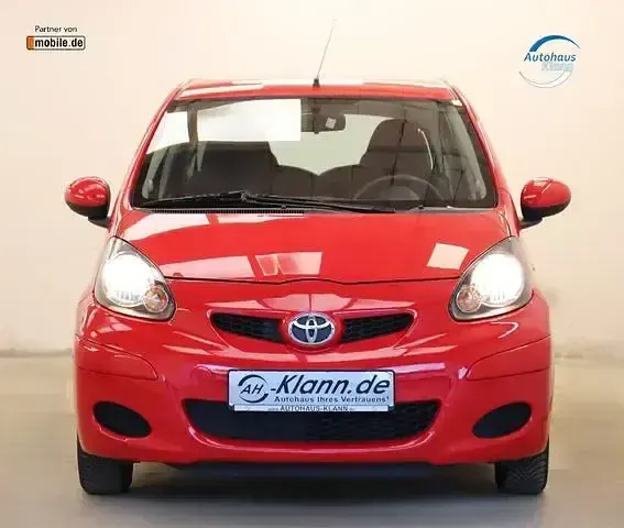 Gebraucht Toyota Aygo 68 PS (50 kW) 2009 Rot Kleinwagen