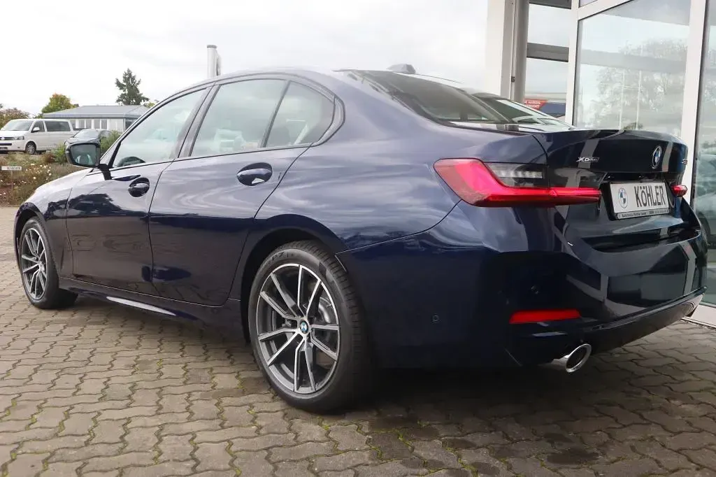 Gebraucht BMW 330 286 PS (210 kW) 2026 Tansanitblau ii metallic Limousine