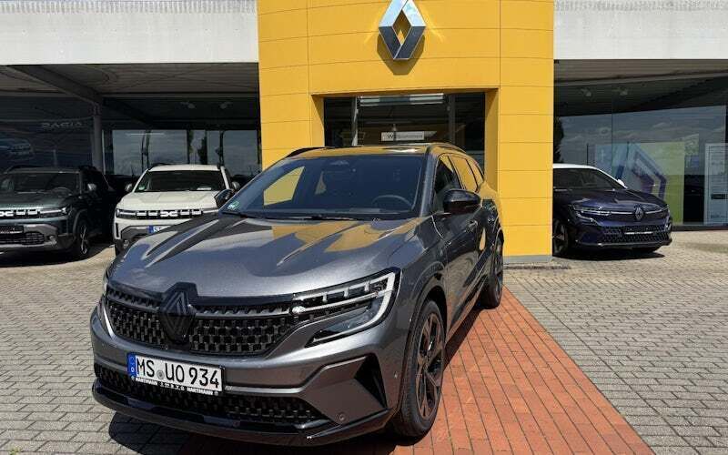 Dolomitgrau (grau) Gebraucht 2024 Renault Espace Esprit Alpine Van / Kleinbus | 44.999 € (Etwas zu teuer) - Bild 1/3