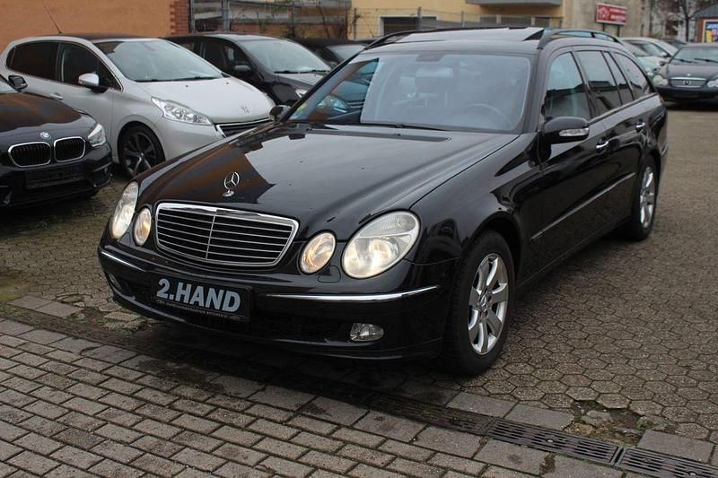 Schwarz Gebraucht 2005 Mercedes E320 Avantgarde Limousine | 4.999 € (Fairer Preis) - Bild 1/4
