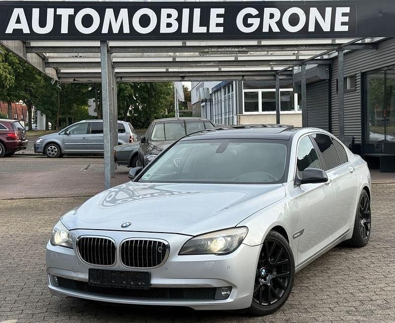 Silber Gebraucht 2009 BMW 730 Performance Limousine | 8.900 € (Guter Preis) - Bild 1/4
