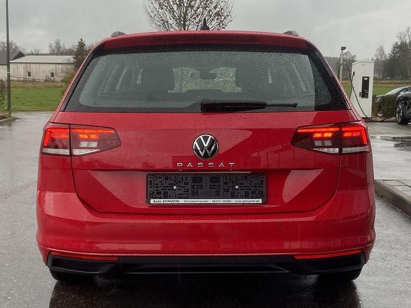 Gebraucht VW Passat Business 122 PS (89 kW) 2023 Rot Kombi