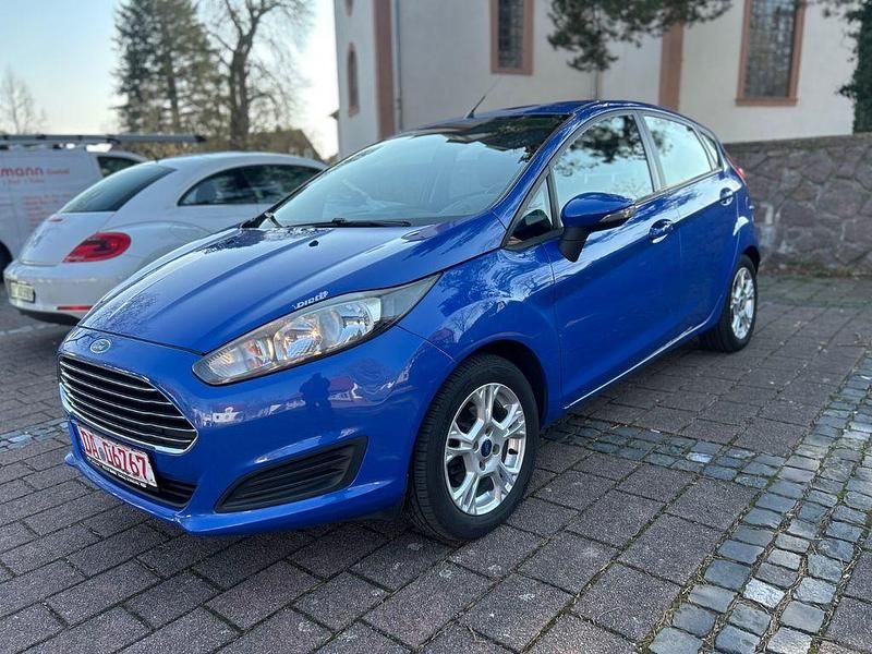 Gebraucht Ford Fiesta Trend 82 PS (60 kW) 2013 Blau Kleinwagen