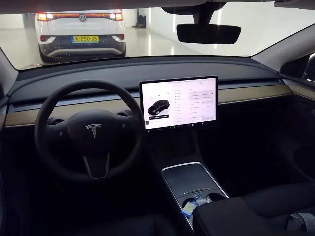 Gebraucht Tesla Model Y Standard Range 225 kW (306 PS) 2024 Schwarz SUV
