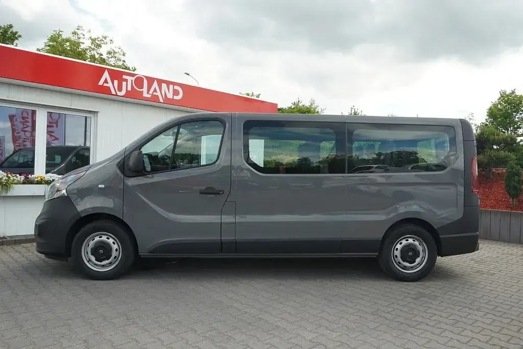 Używany Opel Vivaro 125 KM (91 kW) 2017 Szary Minivan
