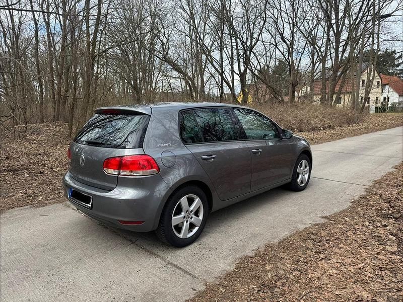 Gebraucht VW Golf VI Team 105 PS (77 kW) 2011 Grau Kleinwagen