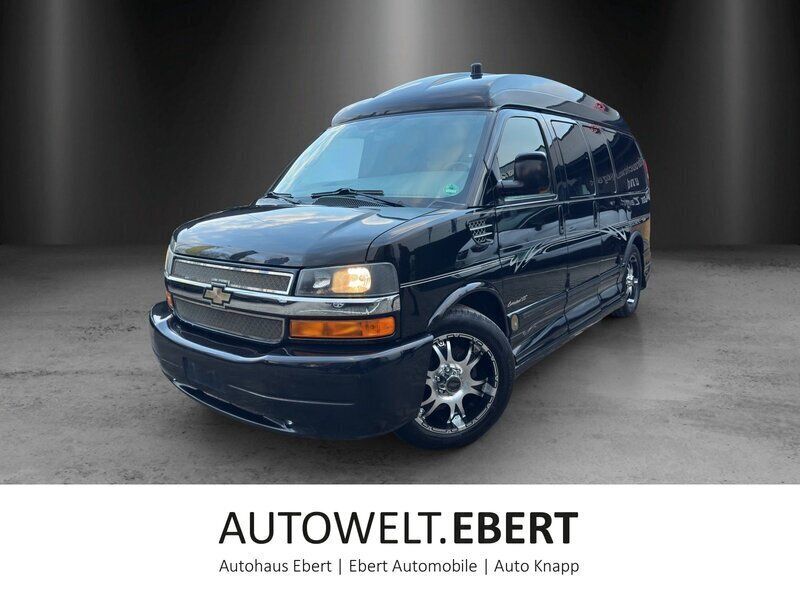Schwarz Gebraucht 2011 Chevrolet Express Van / Kleinbus | 32.490 € - Bild 1/4