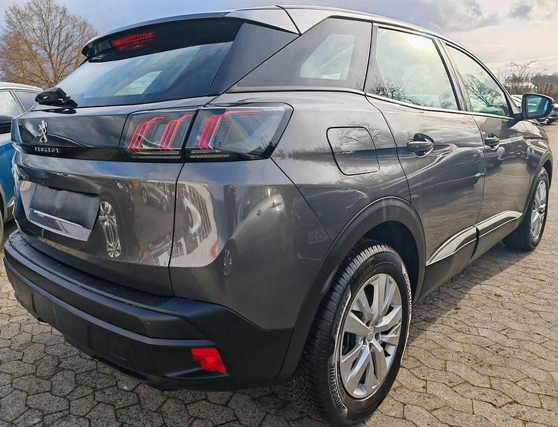 Gebraucht Peugeot 3008 Style 131 PS (96 kW) 2022 Grau SUV