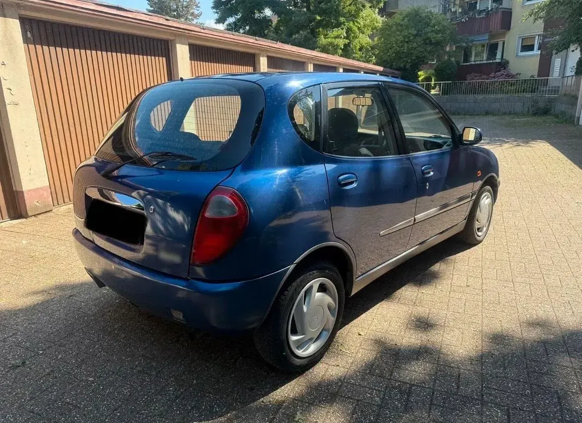 Gebraucht Daihatsu Sirion 55 PS (40 kW) 2000 Blau Kleinwagen