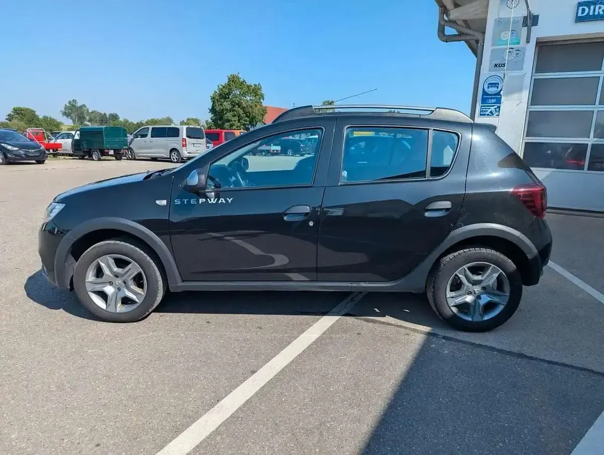 Gebraucht Dacia Sandero Prestige 90 PS (66 kW) 2017 Perlmuttschwarz Kleinwagen