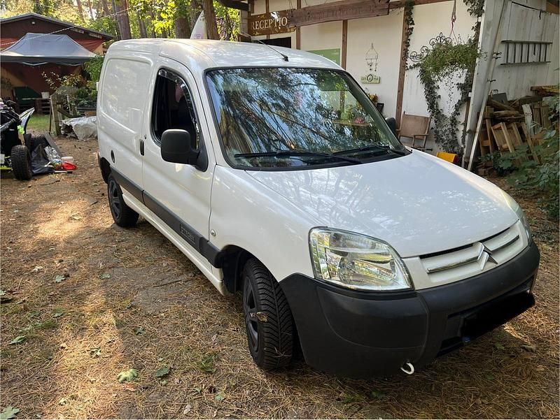 Weiß Gebraucht 2006 Citroën Berlingo Van / Kleinbus | 2.700 € (Fairer Preis) - Bild 1/4