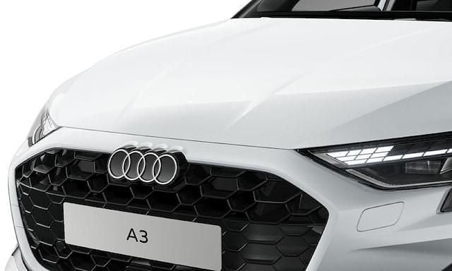 Gebraucht Audi A3 Sportback e-tron Advanced 204 PS (150 kW) 2025 Gletscherweiß metallic Kleinwagen