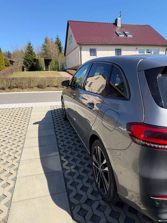 Gebraucht Mercedes B180 116 PS (85 kW) 2019 Grau Van / Kleinbus