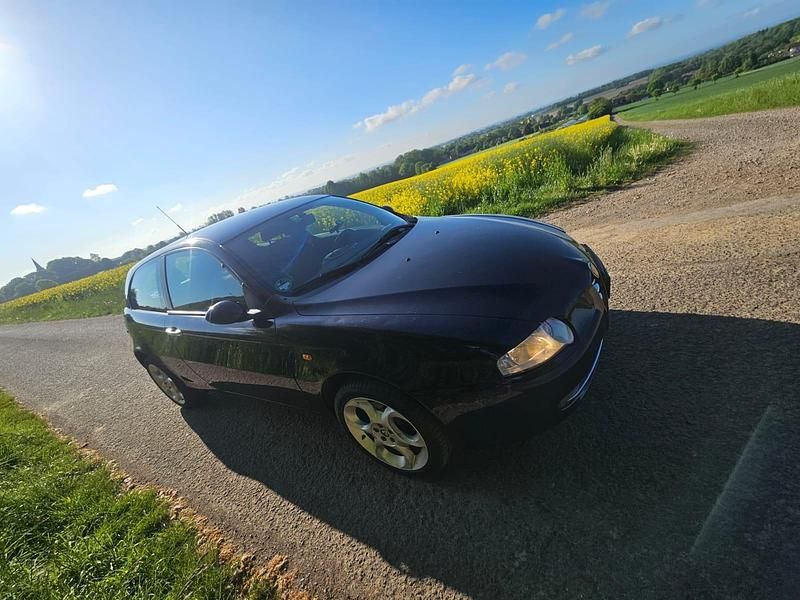 Schwarz Gebraucht 2003 Alfa Romeo 147 Kleinwagen | 1.800 € (Teuer) - Bild 1/4