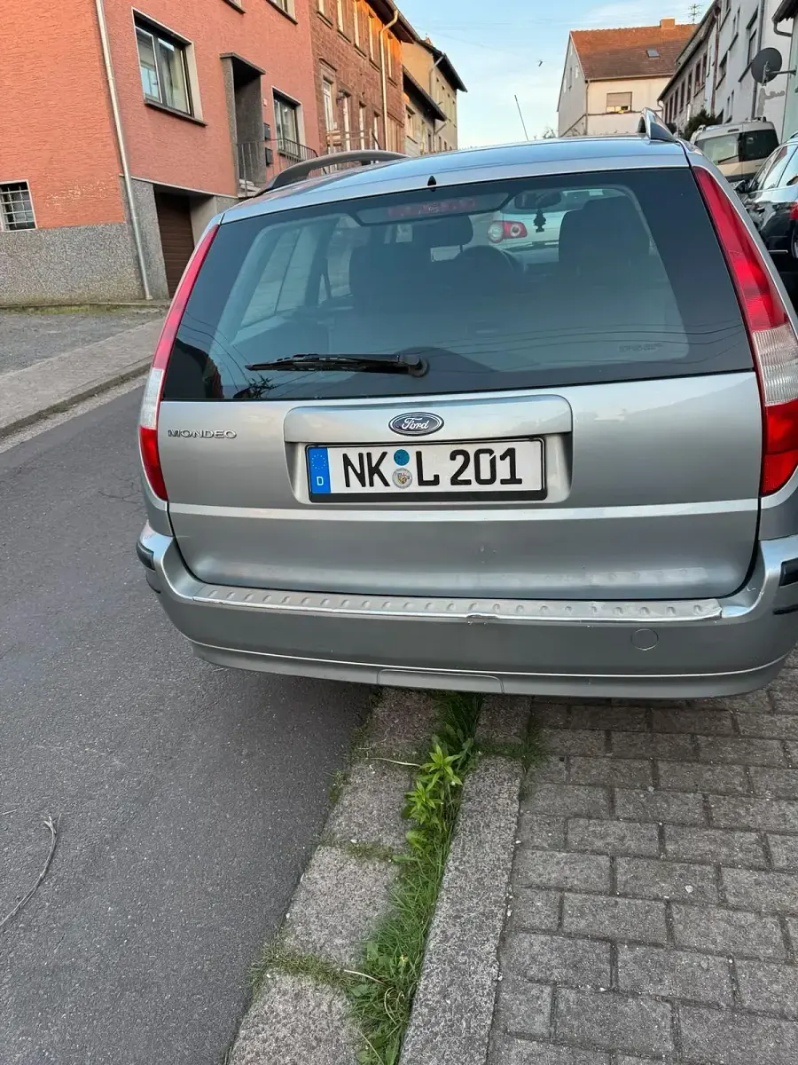 Gebraucht Ford Mondeo 125 PS (91 kW) 2006 Silber Kombi