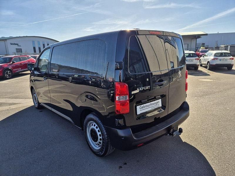 Gebraucht Peugeot Expert 102 PS (75 kW) 2021 Schwarz / perla nera schwarz (metallic) Van