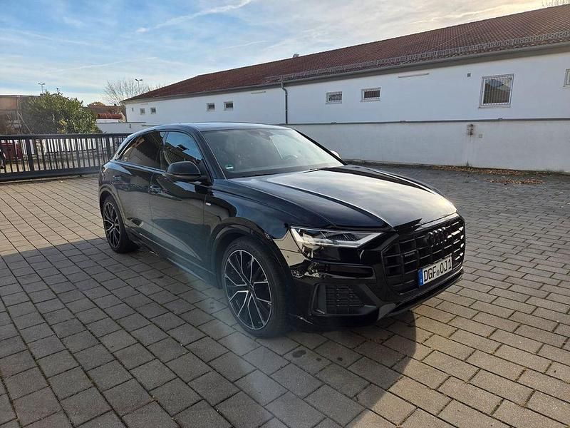 Schwarz Gebraucht 2020 Audi Q8 Ambiente SUV | 57.900 € (Superpreis) - Bild 1/4