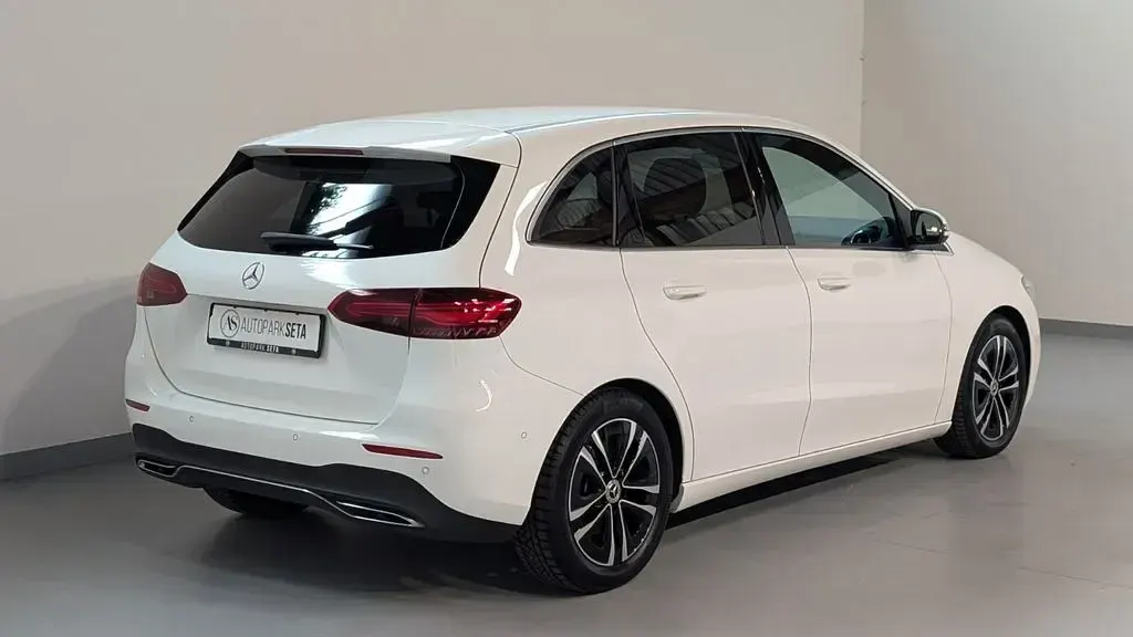 Gebraucht Mercedes B220 190 PS (139 kW) 2023 Weiß Kleinwagen