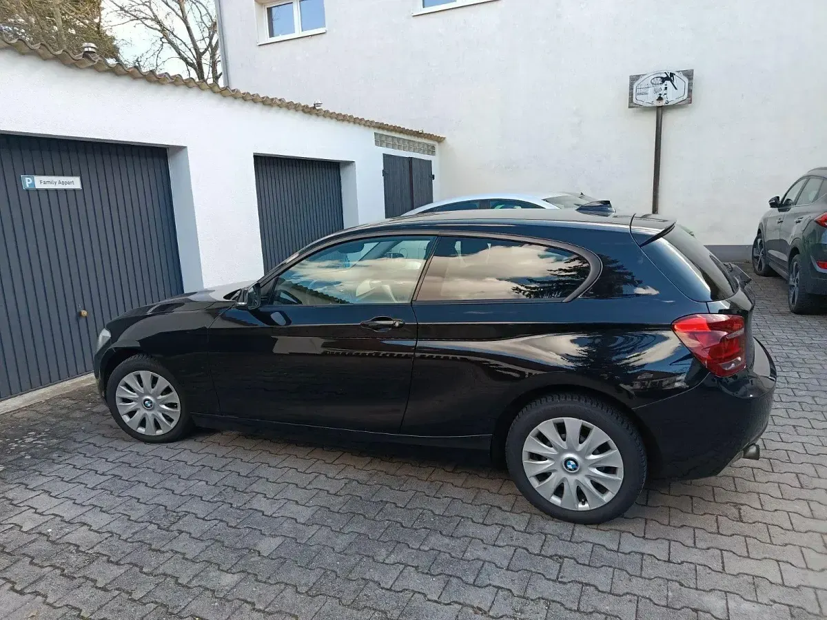 Gebraucht BMW 114 102 PS (75 kW) 2014 Schwarz Kleinwagen