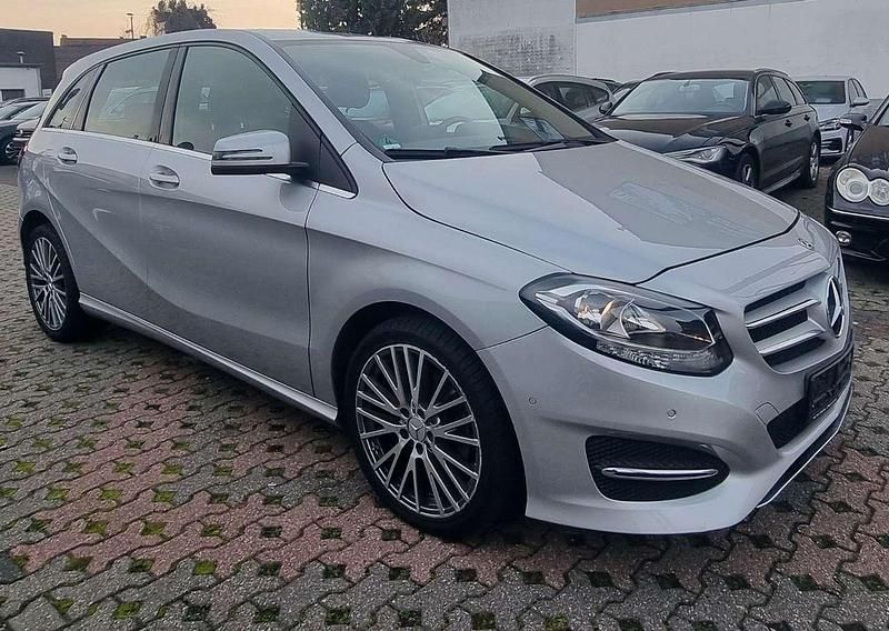 Gebraucht Mercedes B180 122 PS (89 kW) 2017 Polarsilber  metalliclack Van / Kleinbus
