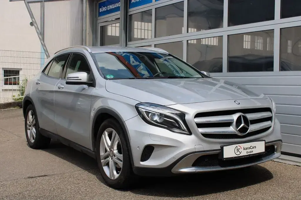 Gebraucht Mercedes GLA180 122 PS (89 kW) 2015 Silber SUV