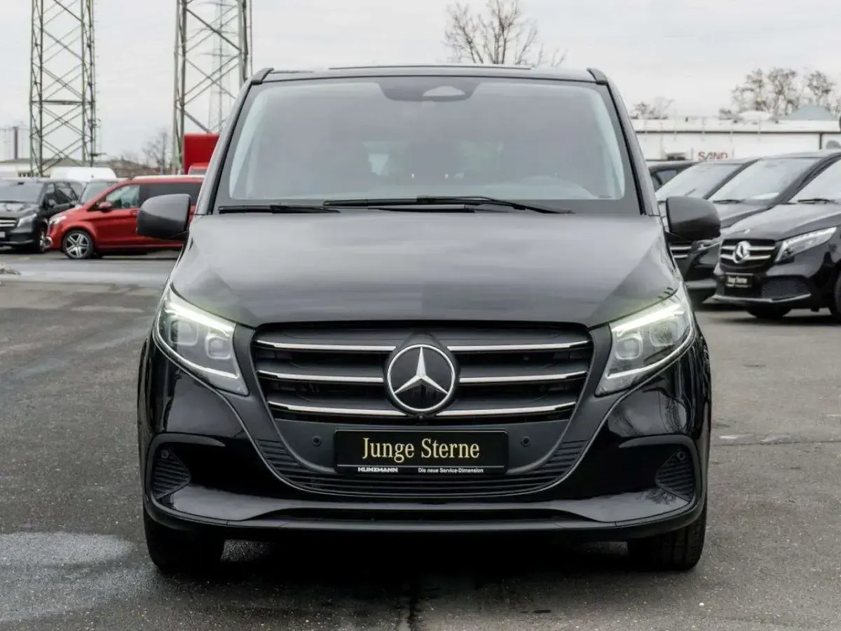 Second-hand Mercedes Vito 190 CP (139 kW) 2025 Negru Van