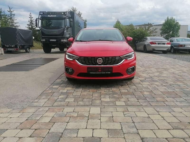 Rot Gebraucht 2019 Fiat Tipo Lounge Kleinwagen | 11.900 € (Guter Preis) - Bild 1/4