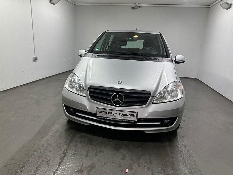 Gebraucht Mercedes A180 109 PS (80 kW) 2010 Silber (metallic) Limousine