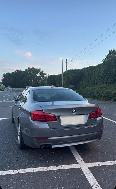 Grau Gebraucht 2011 BMW 523 M Sport Limousine | 7.500 € (Superpreis) - Bild 1/4