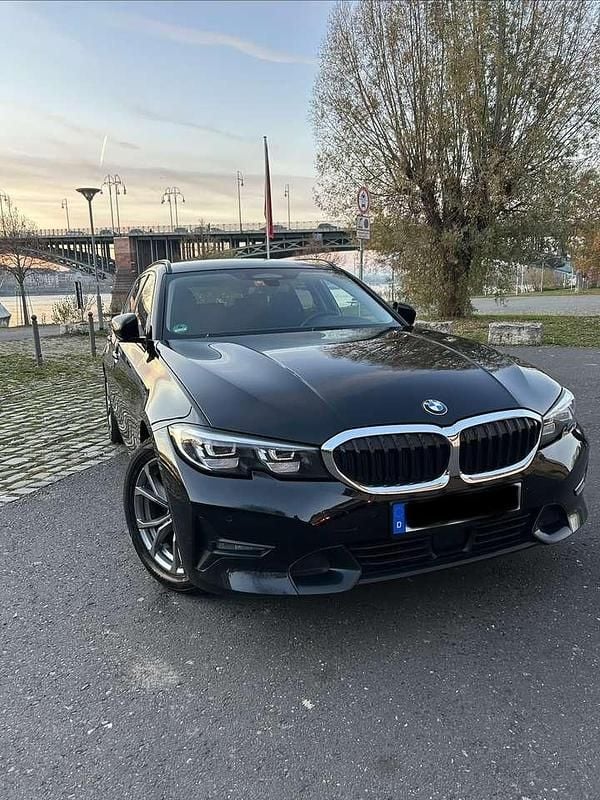 Schwarz Gebraucht 2020 BMW 318 Sport Line Kombi | 16.000 € (Fairer Preis) - Bild 1/4
