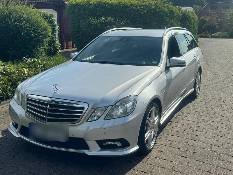 Silber Gebraucht 2010 Mercedes E200 AMG Kombi | 5.500 € (Guter Preis) - Bild 1/4