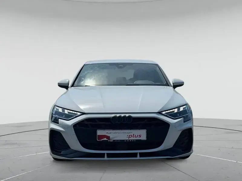 Gebraucht Audi A3 S-Line 116 PS (85 kW) 2025 Gletscherweiß metallic Limousine