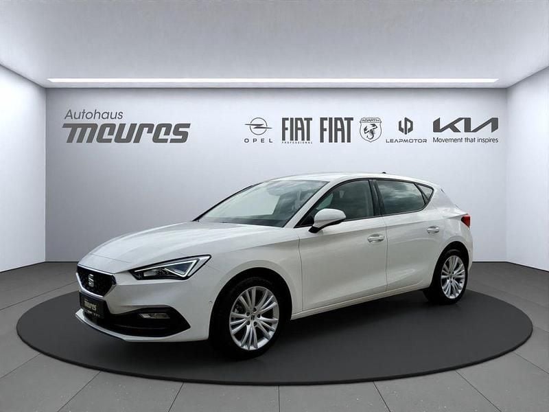 Weiss Gebraucht 2024 Seat Leon Style Limousine | 25.988 € (Guter Preis) - Bild 1/4