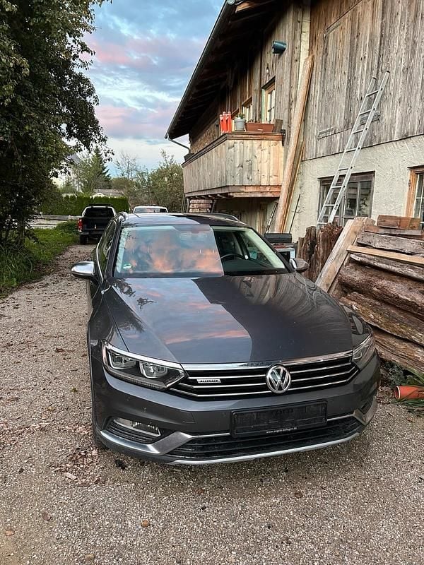 Grau Gebraucht 2015 VW Passat Alltrack Kombi | 13.500 € (Teuer) - Bild 1/4