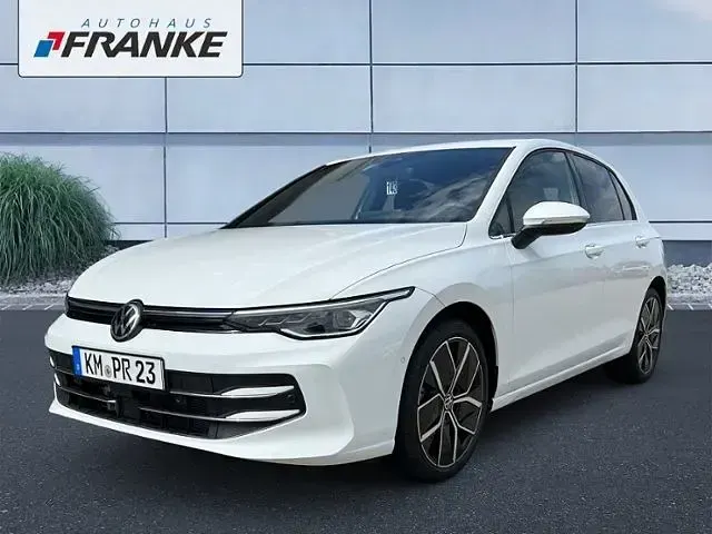 Gebraucht VW Golf VIII Style 150 PS (110 kW) 2025 Weiß Limousine