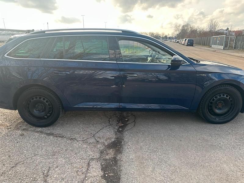 Gebraucht Skoda Superb 150 PS (110 kW) 2016 Blau Kombi