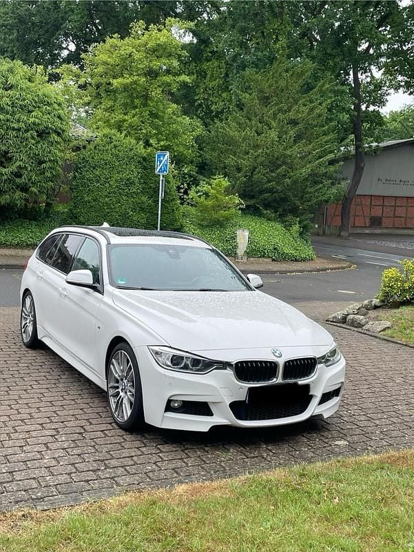 Weiß Gebraucht 2013 BMW 330 M Sport Kombi | 19.999 € (Teuer) - Bild 1/4
